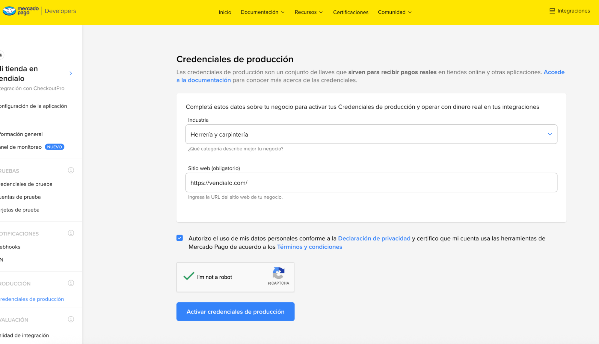 Formulario con "Industria" y "Sitio web" para activar las credenciales de producción.